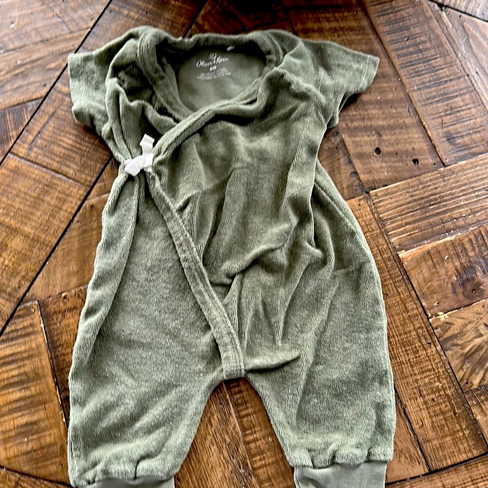 Oliver and rain kimono style onesie. Green.